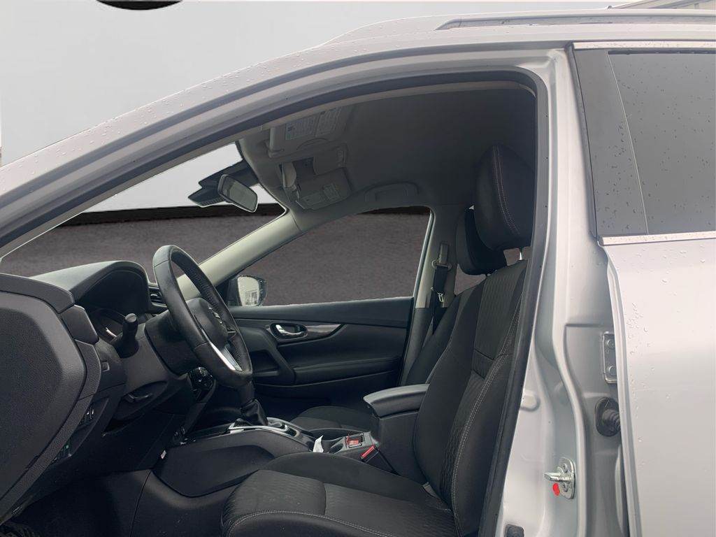 2019 Nissan Rogue SV photo 9