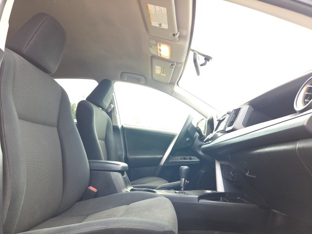 2015 Toyota RAV4 LE photo 15
