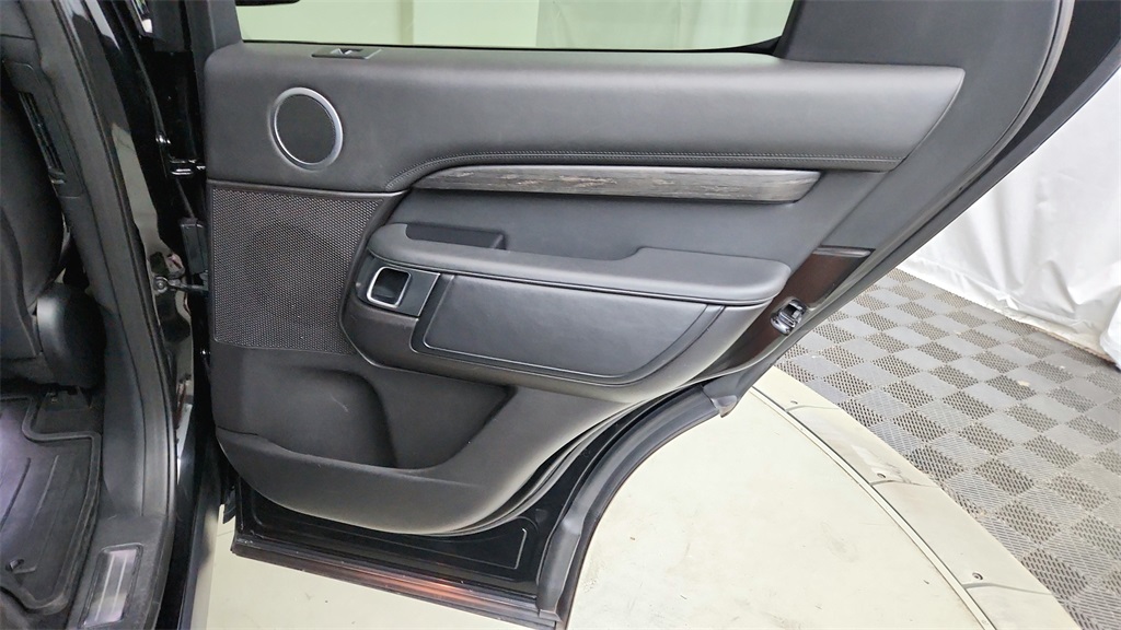 2018 Land Rover Discovery HSE Luxury photo 18