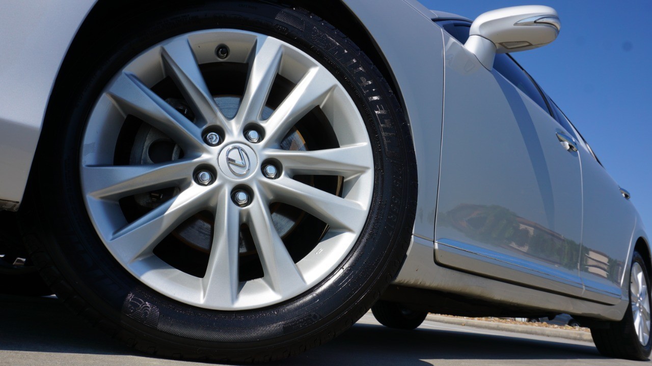 2010 Lexus ES 350 photo 11