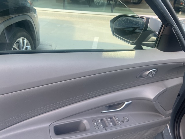 2022 Hyundai Elantra SEL photo 13