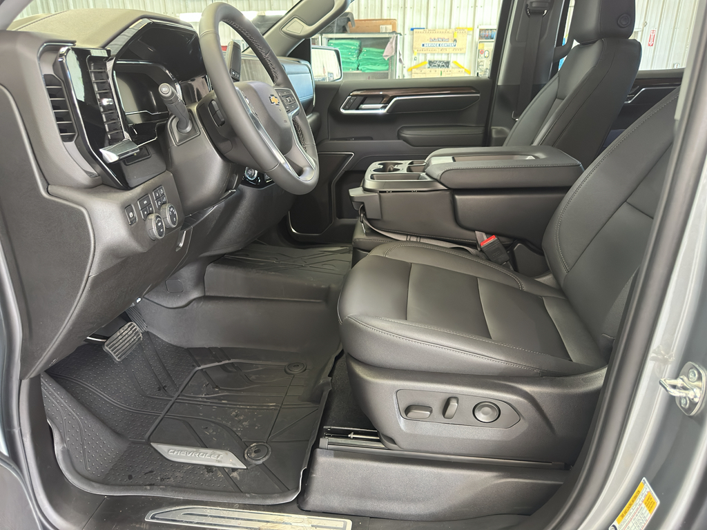2025 Chevrolet Silverado 1500 LT photo 8
