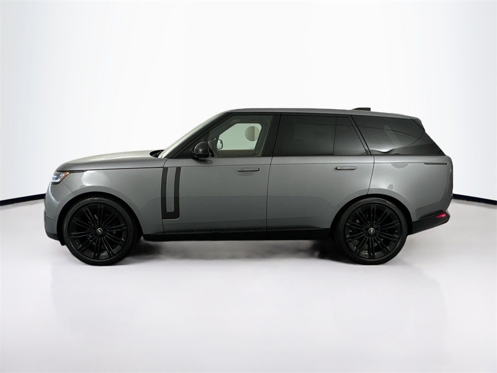 2025 Land Rover Range Rover SE photo 3