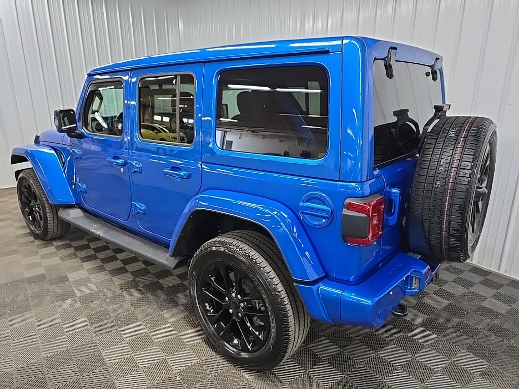 2023 Jeep Wrangler Altitude photo 9