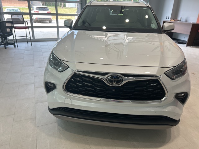 2022 Toyota Highlander Platinum photo 2