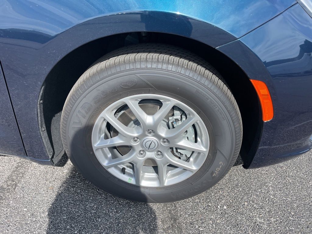 2025 Chrysler Pacifica photo 14