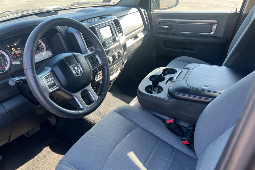 2021 Ram 1500 Classic SLT photo 4