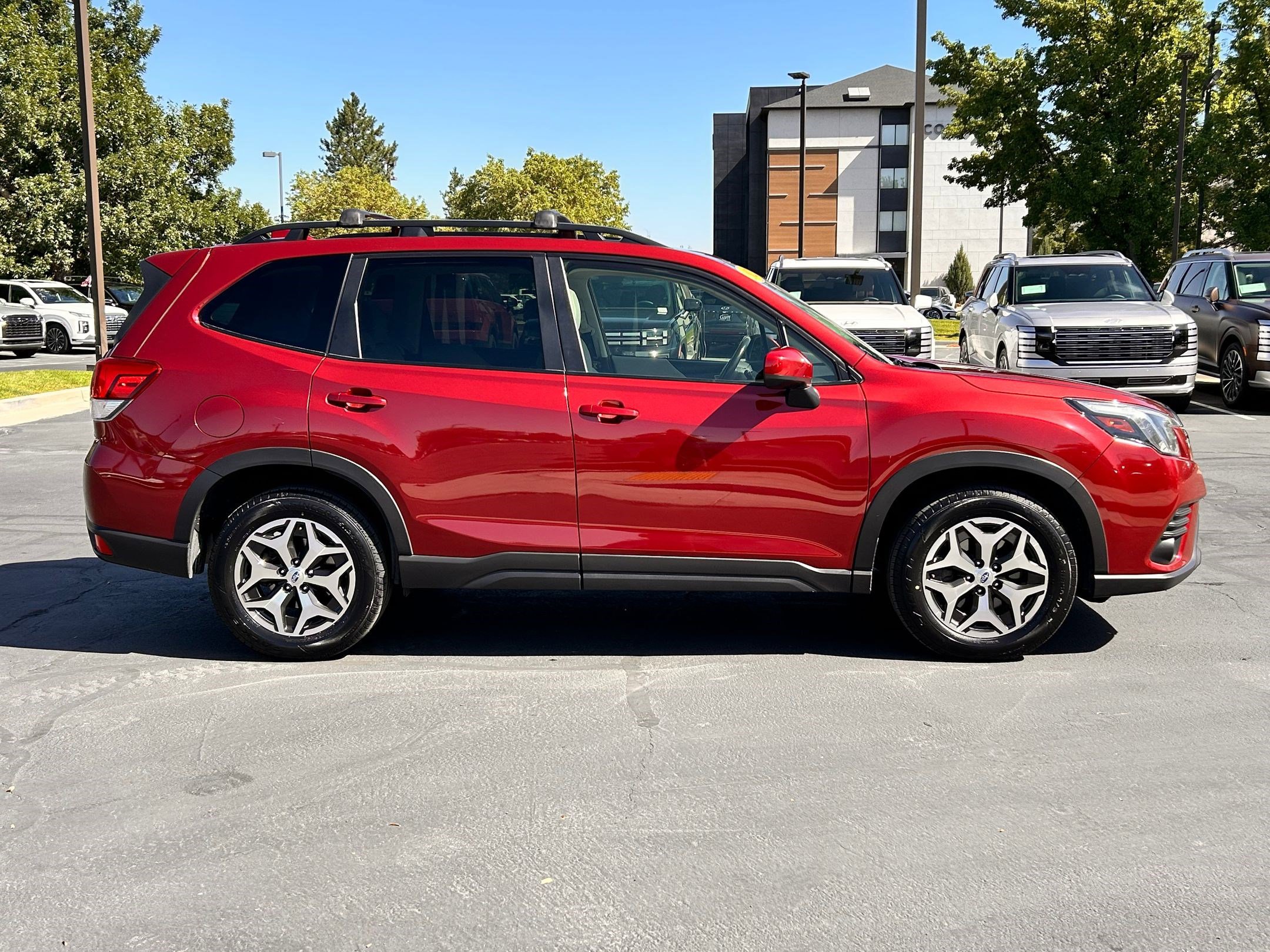 2022 Subaru Forester Premium photo 2