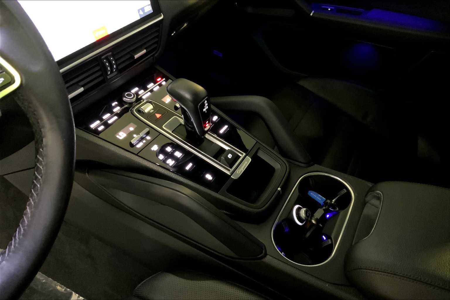 2020 Porsche Cayenne photo 16
