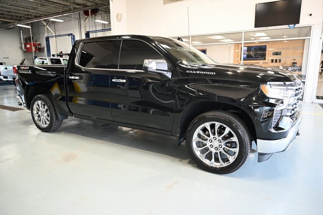 2023 Chevrolet Silverado 1500 LTZ photo 3
