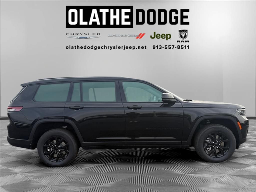 2025 Jeep Grand Cherokee Laredo Altitude photo 26