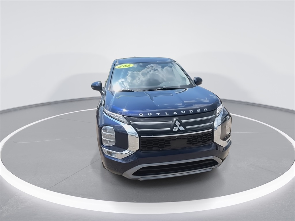 2025 Mitsubishi Outlander SE photo 3