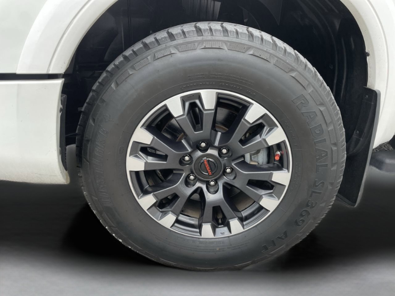 2020 Nissan Titan PRO-4X Crew Cab photo 32