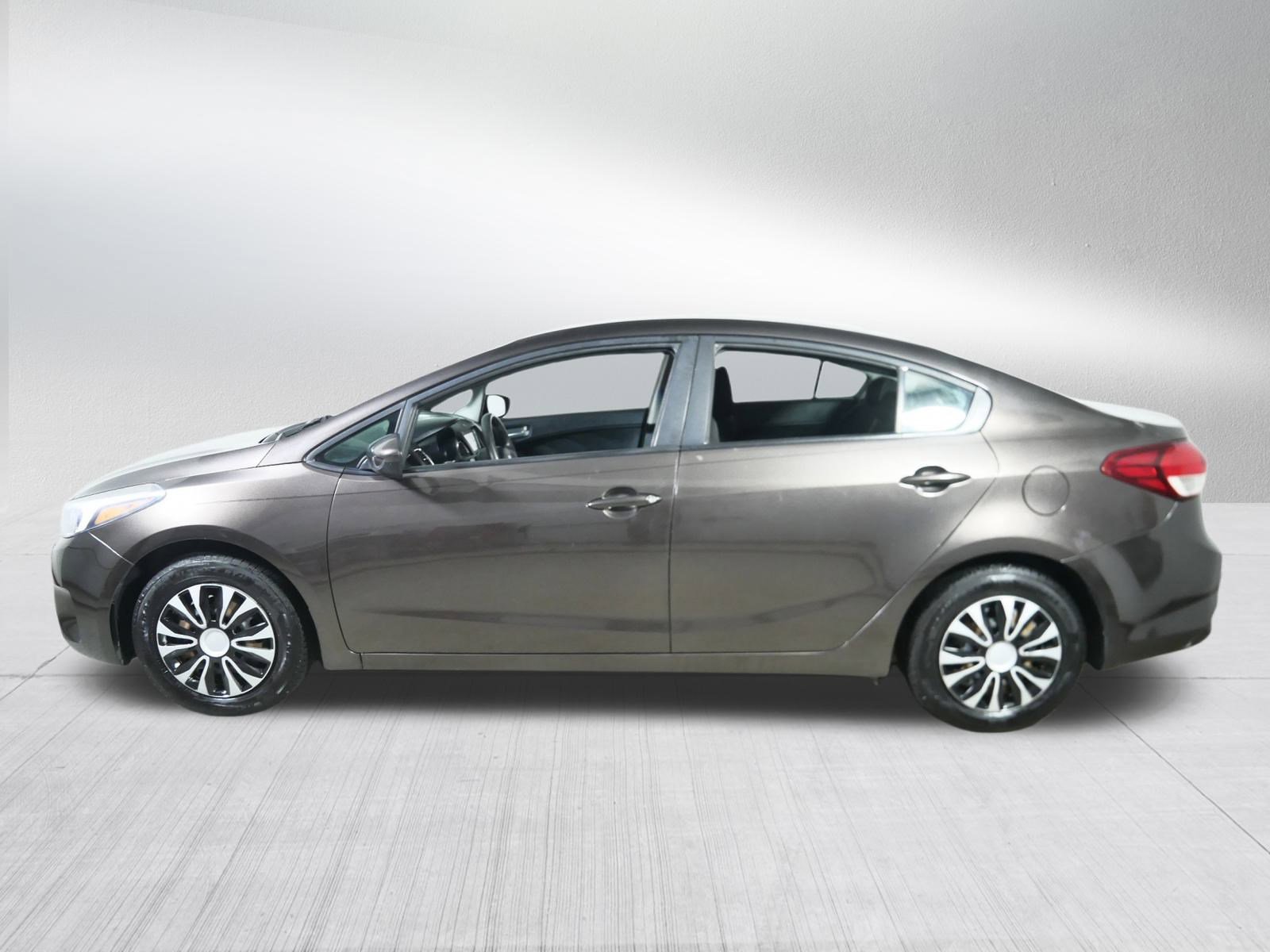 2017 Kia Forte LX Base photo 4