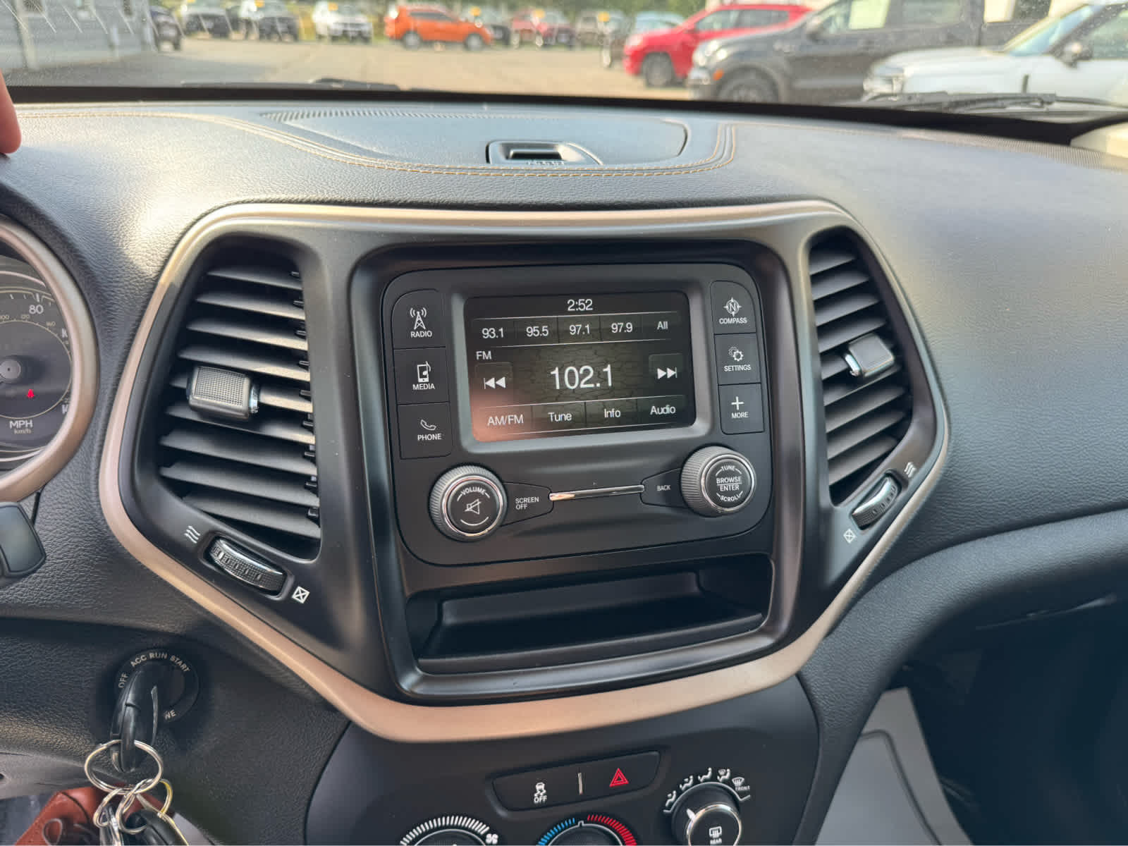 2015 Jeep Cherokee Sport photo 20