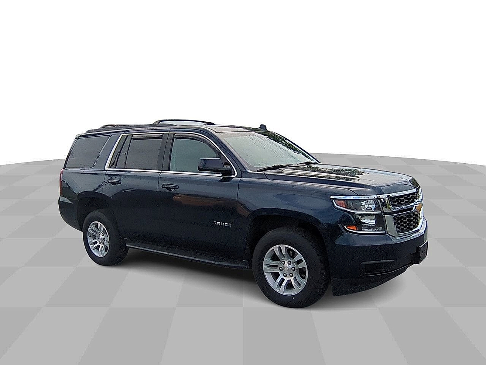 2019 Chevrolet Tahoe LT photo 2