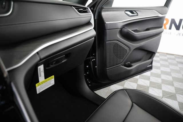 2025 Jeep Grand Cherokee Limited photo 12
