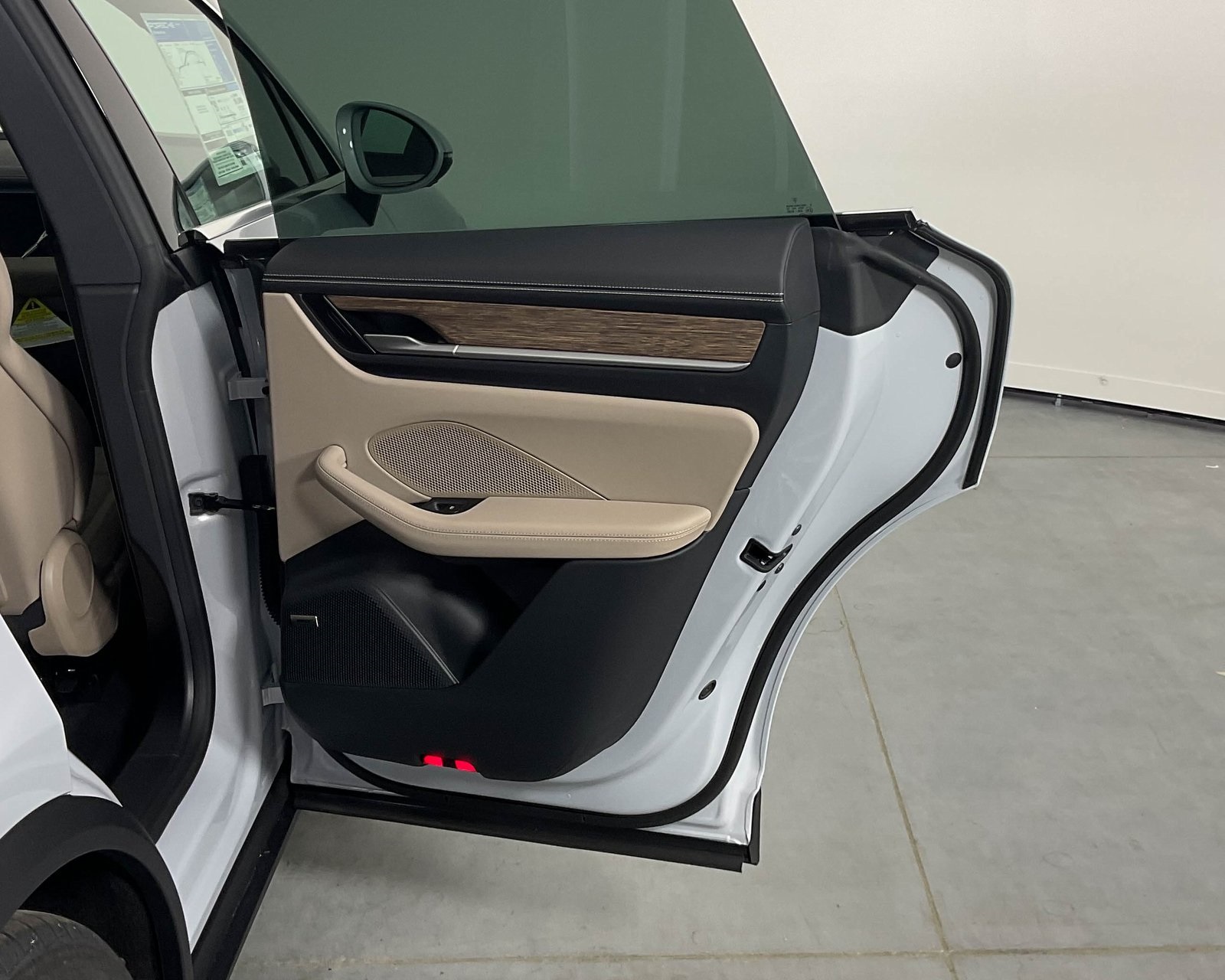 2025 Porsche Macan Electric photo 23