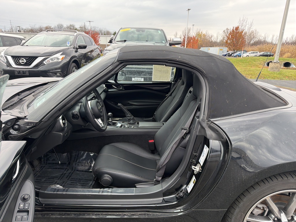 2023 Mazda MX-5 Miata Miata Grand Touring photo 2