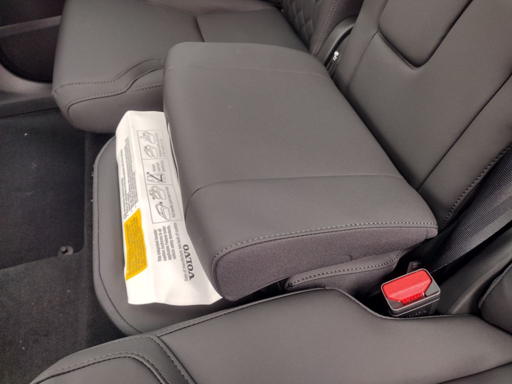 2026 VOLVO XC90 - Image 17