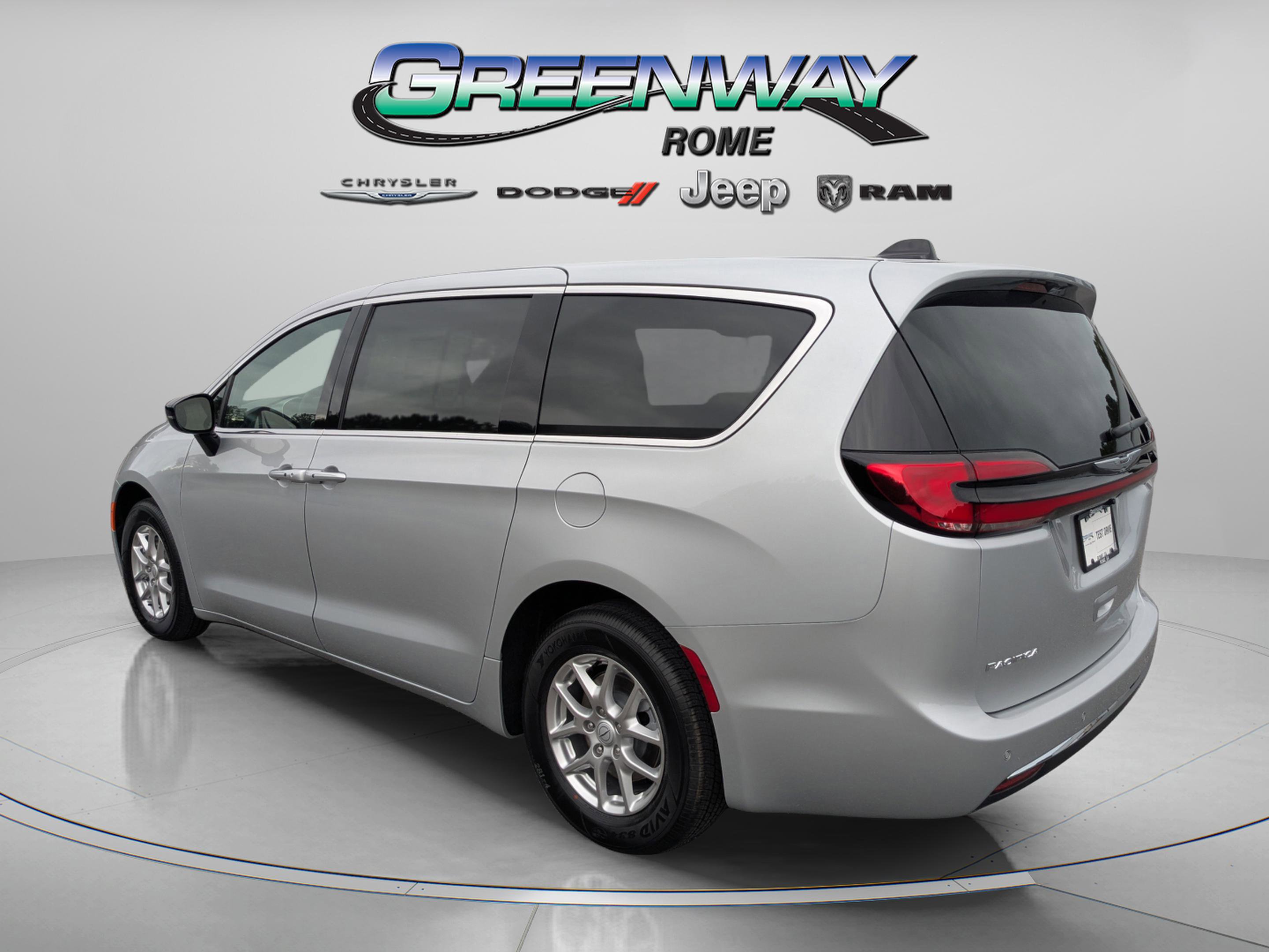 2026 Chrysler Pacifica photo 4