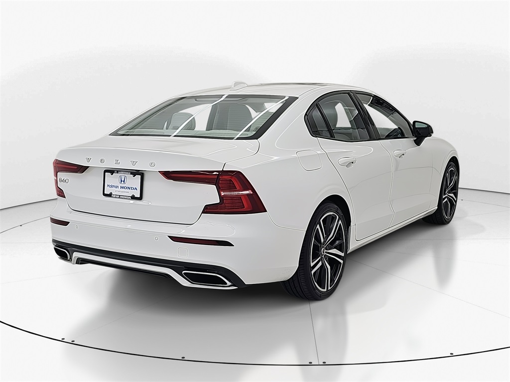 2022 Volvo S60 Recharge T8 R-Design Expression photo 5