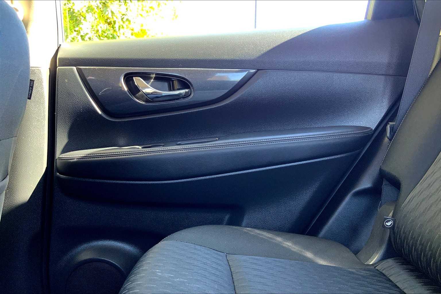 2017 Nissan Rogue S photo 30
