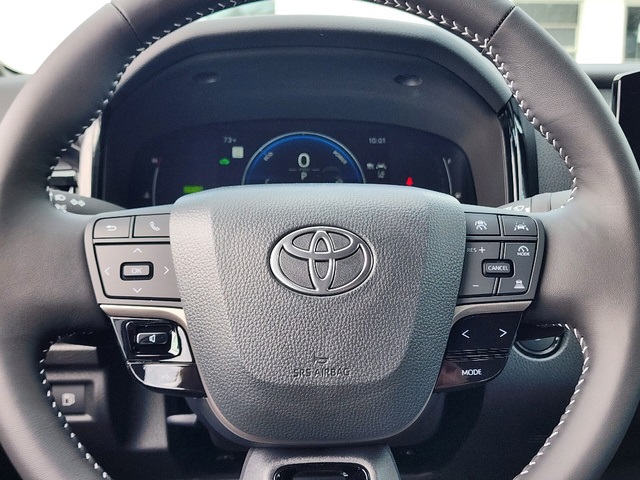 2025 Toyota Camry SE photo 9