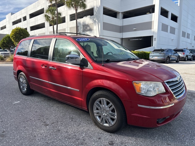 2009 Chrysler Town & Country Limited's photo