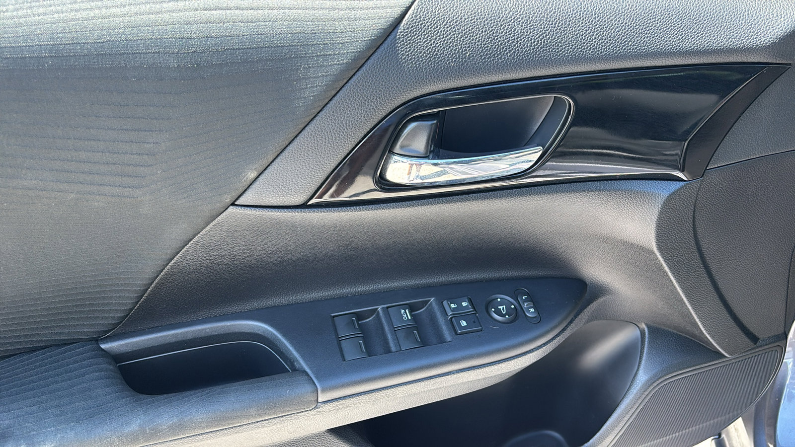 2016 Honda Accord LX photo 10