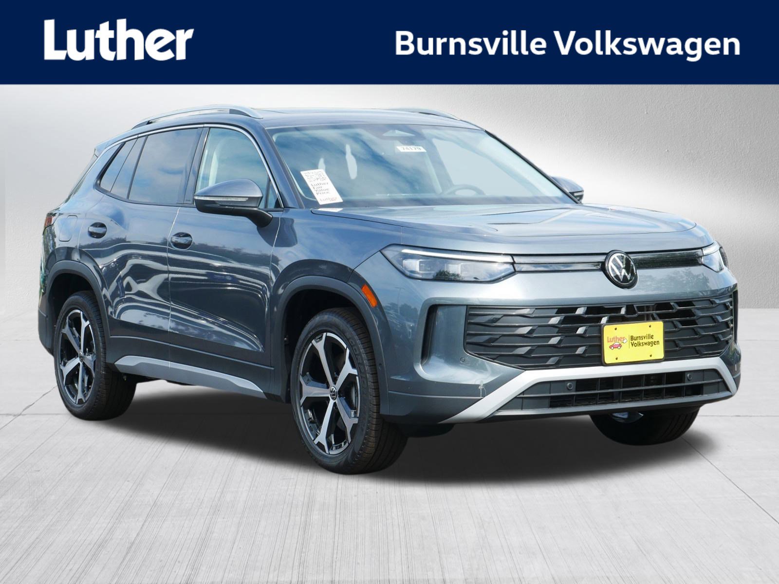 2025 Volkswagen Tiguan SE's photo