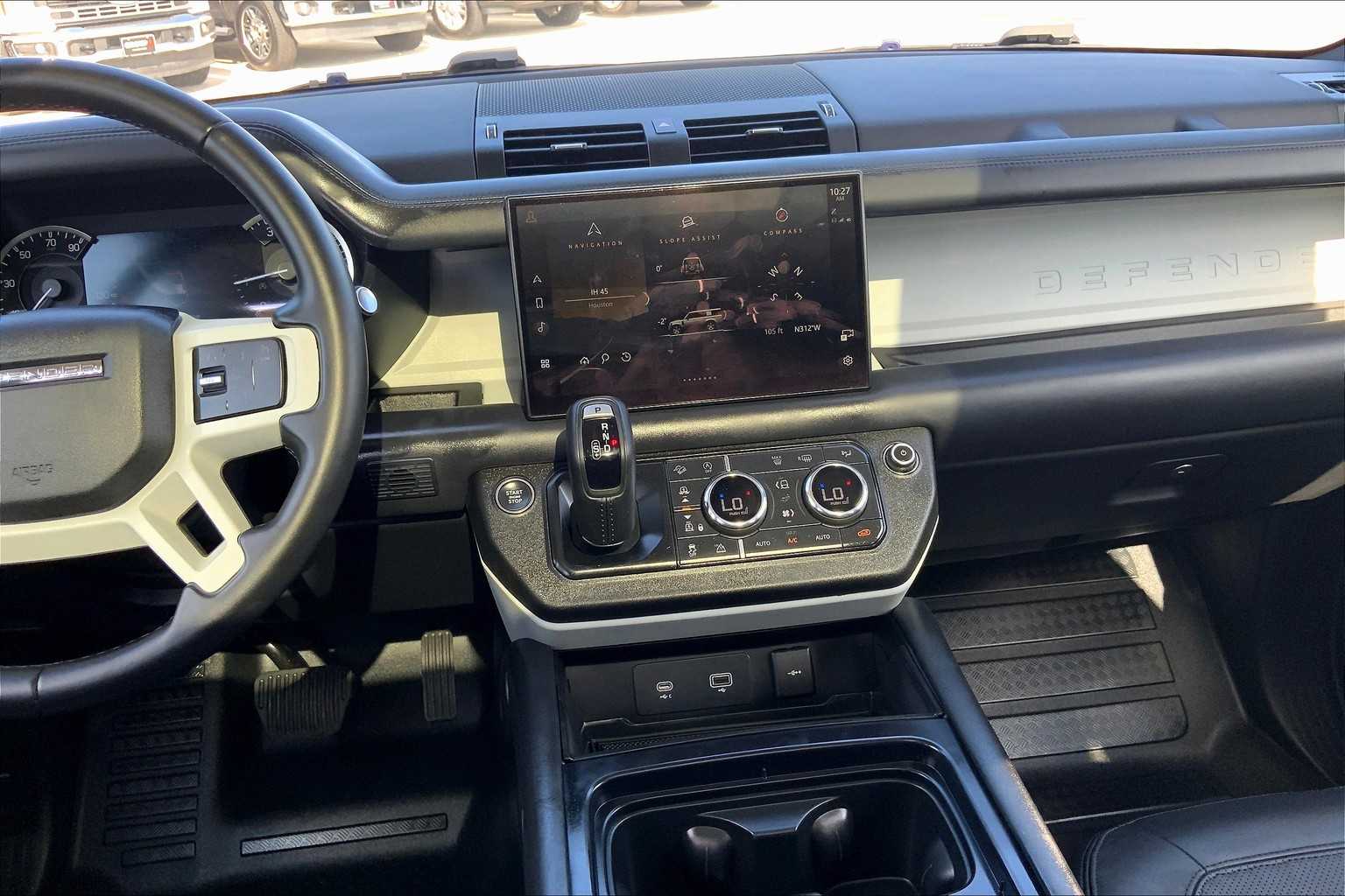 2023 Land Rover Defender SE photo 6