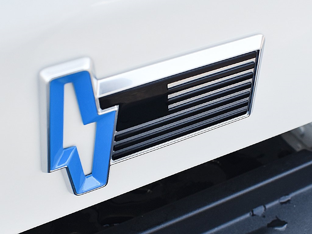 2025 Ford F-150 Lightning Platinum photo 34