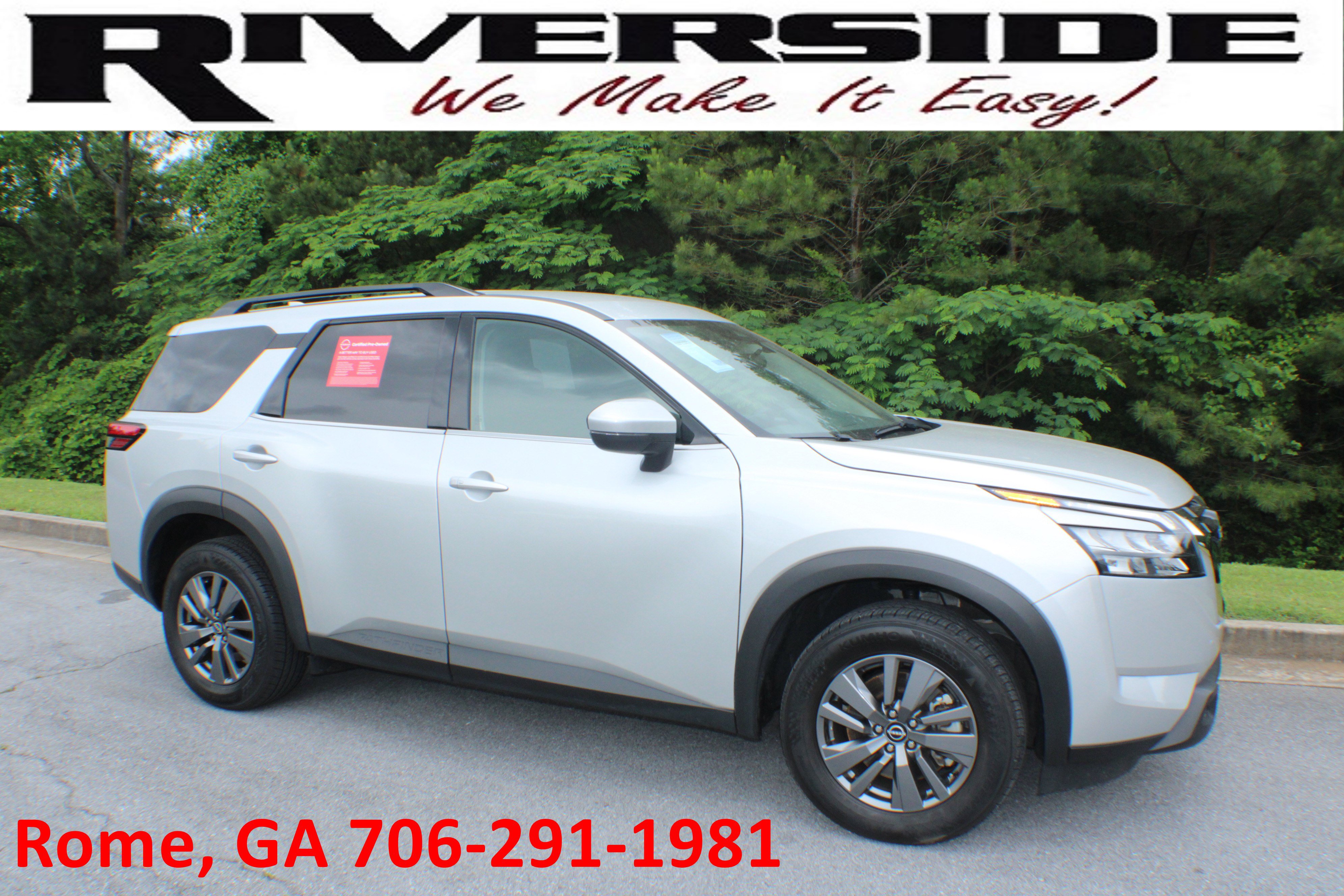 2025 Nissan Pathfinder SV's photo