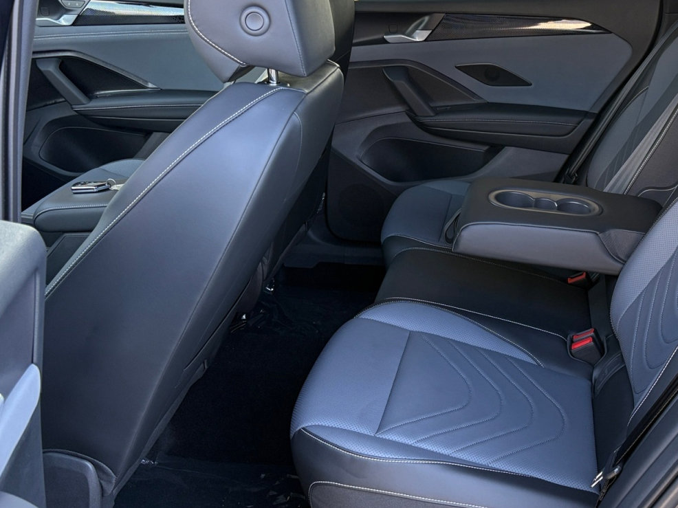 2025 Volkswagen Tiguan SE R-Line Black photo 23