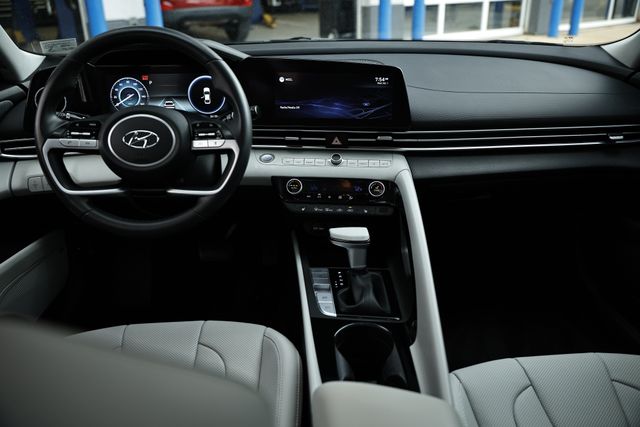 2022 Hyundai Elantra Limited photo 30