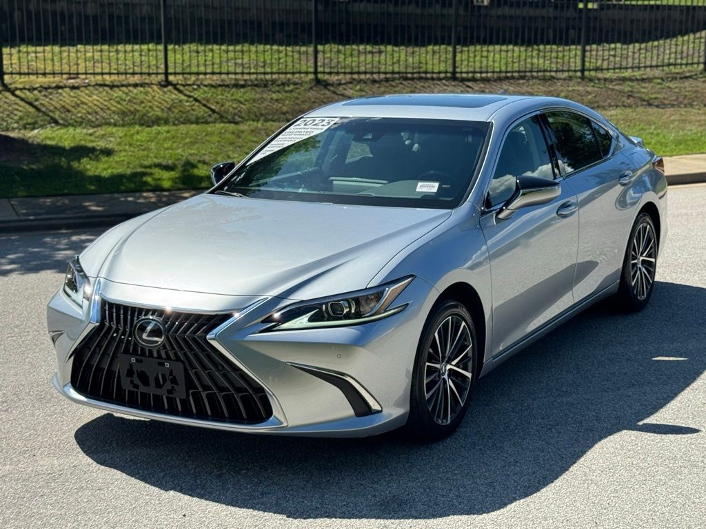 2023 Lexus ES 300h photo 5