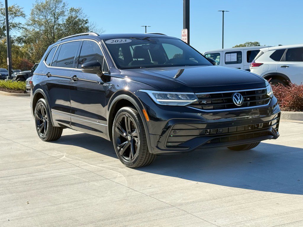 2023 Volkswagen Tiguan SE R-Line Black photo 2