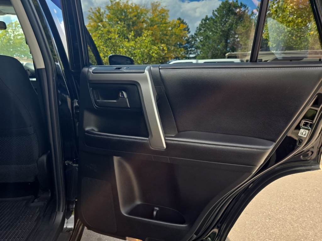 2016 Toyota 4Runner SR5 photo 15