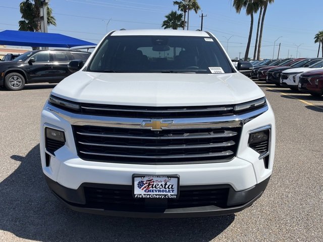 2025 Chevrolet Traverse photo 2