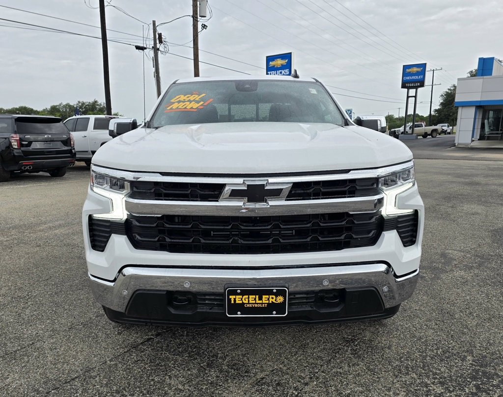 2025 Chevrolet Silverado 1500 Custom photo 3