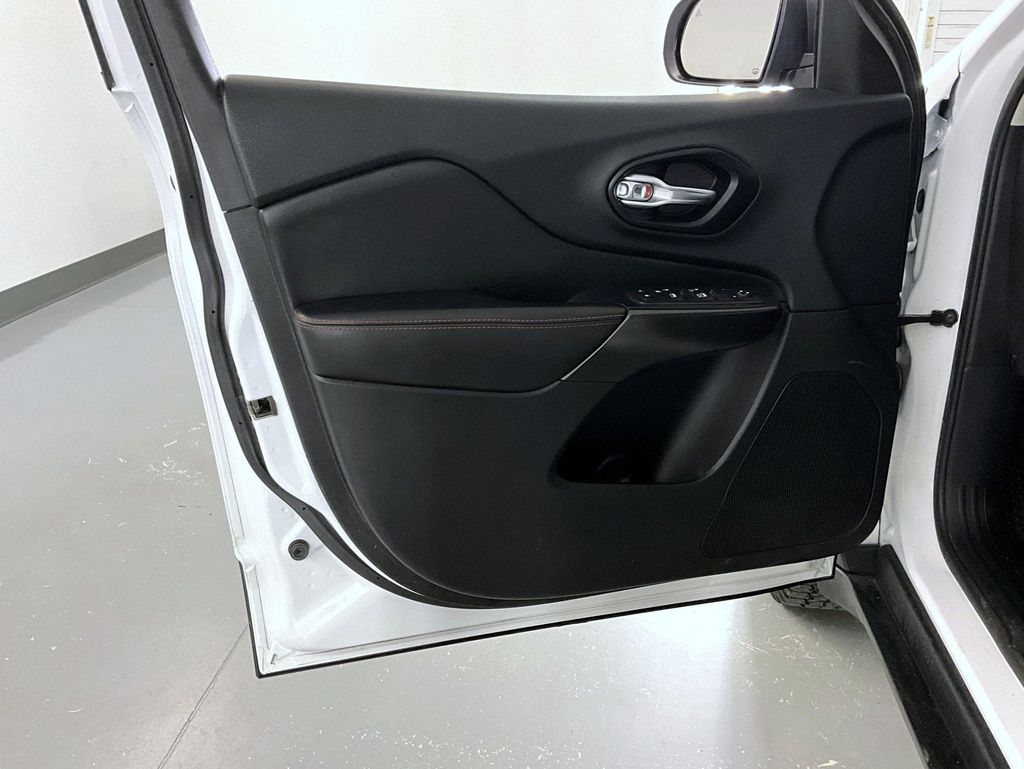 2020 Jeep Cherokee Trailhawk photo 9