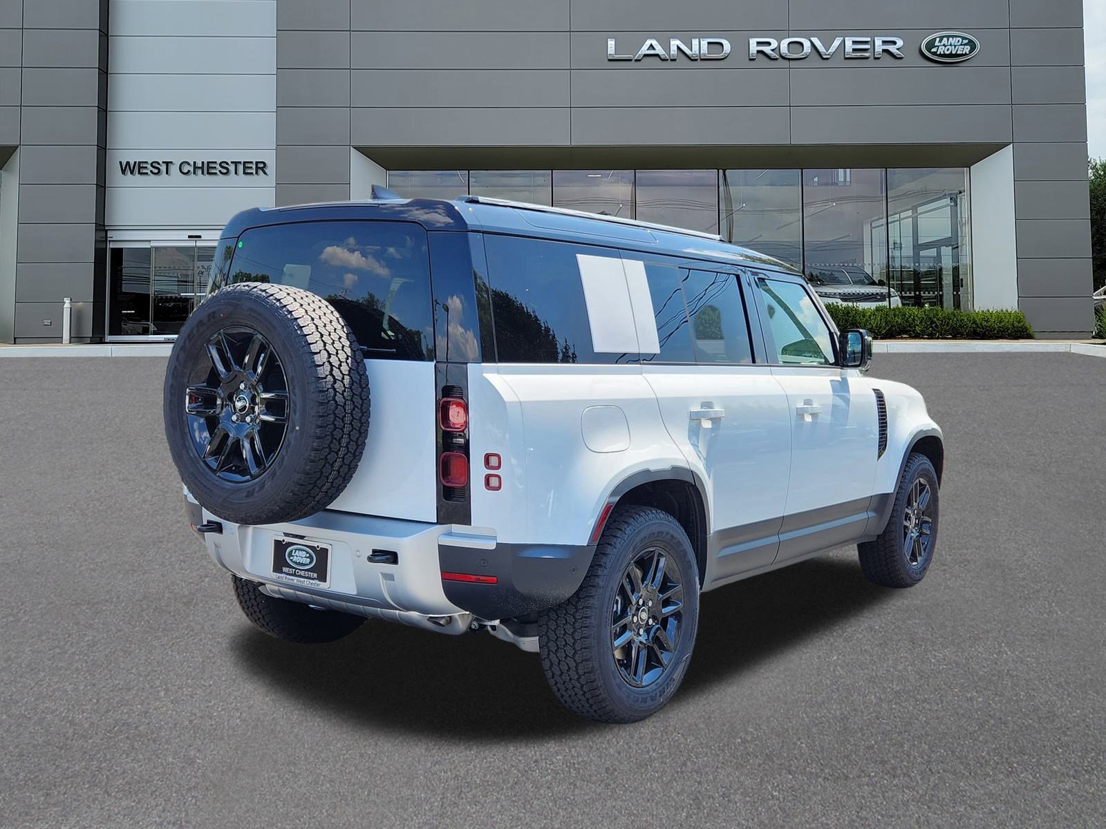 2025 Land Rover Defender 110 S photo 4
