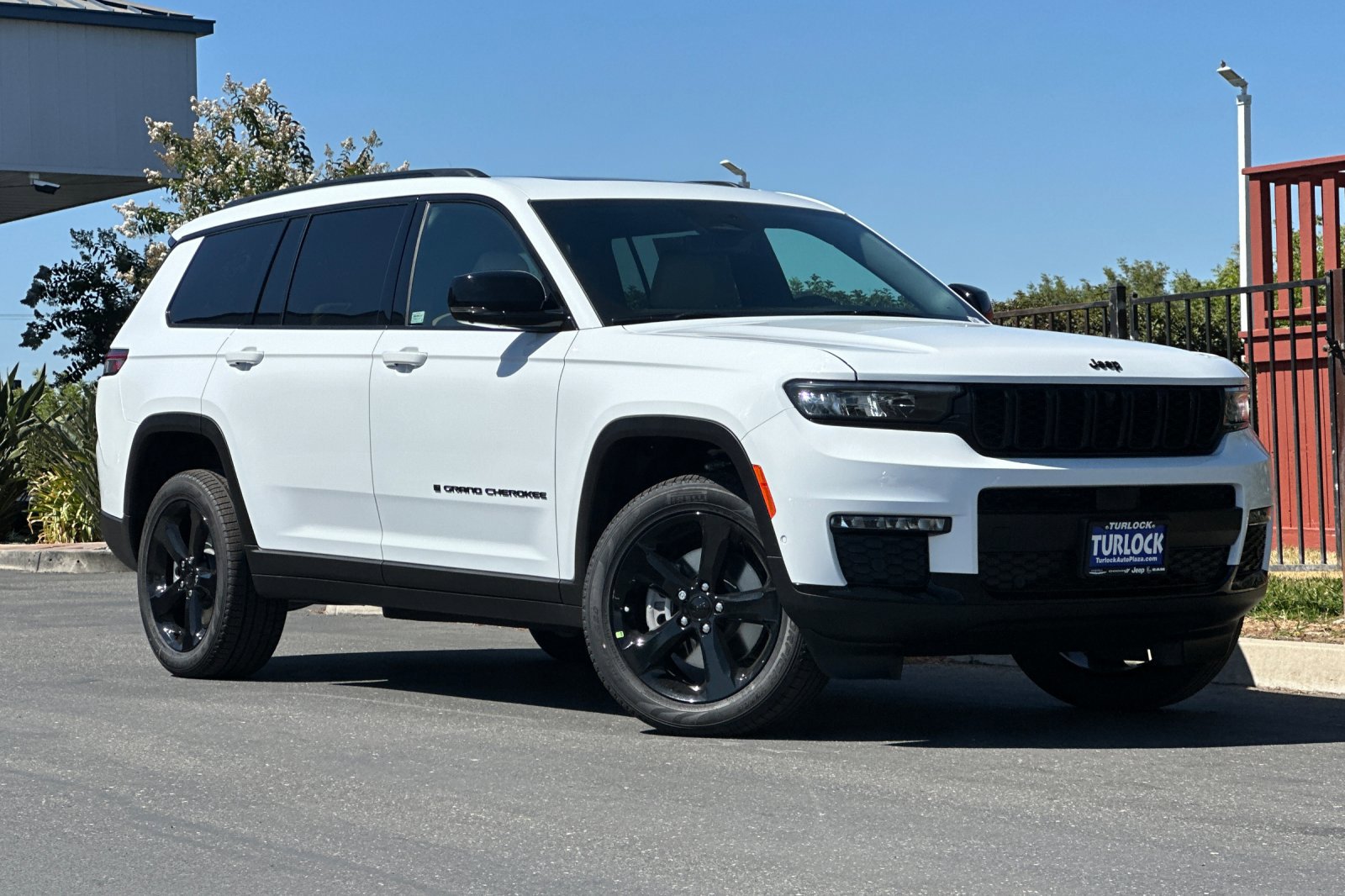2025 Jeep Grand Cherokee Limited photo 2