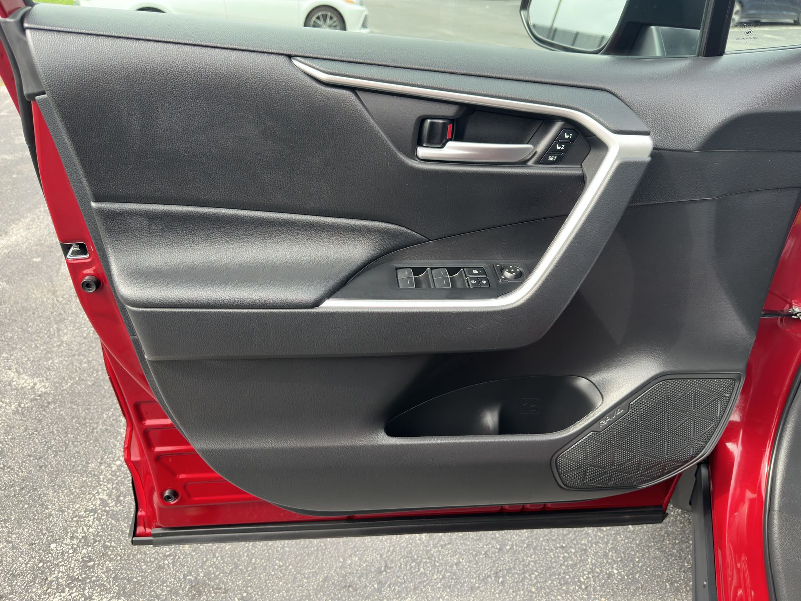 2024 Toyota RAV4 XLE Premium photo 3