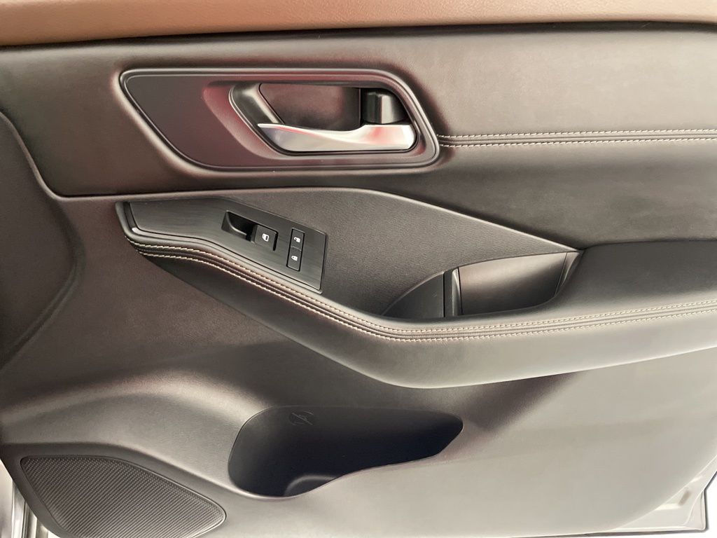 2023 Nissan Rogue SV photo 43