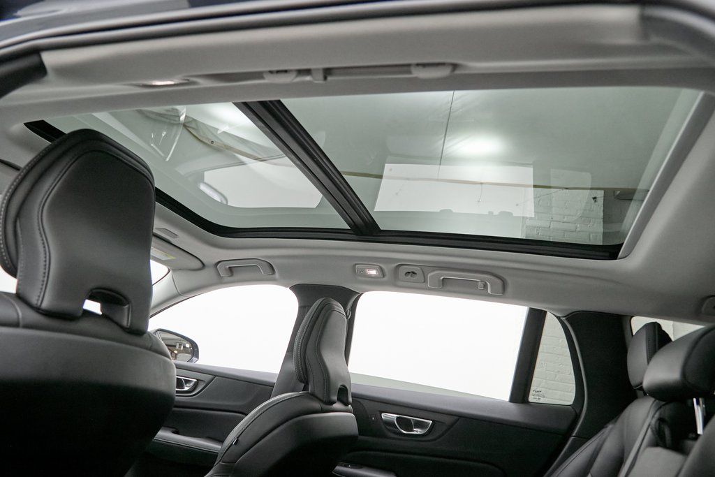 2024 VOLVO V60CC - Image 22