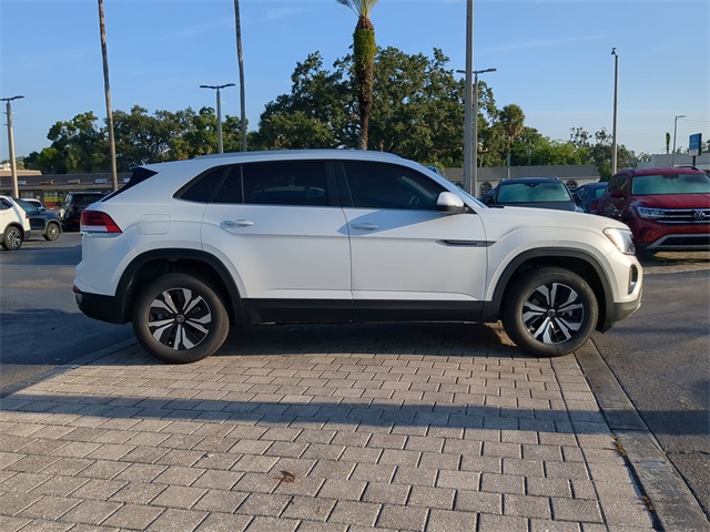 2026 Volkswagen Atlas Cross Sport SE photo 2