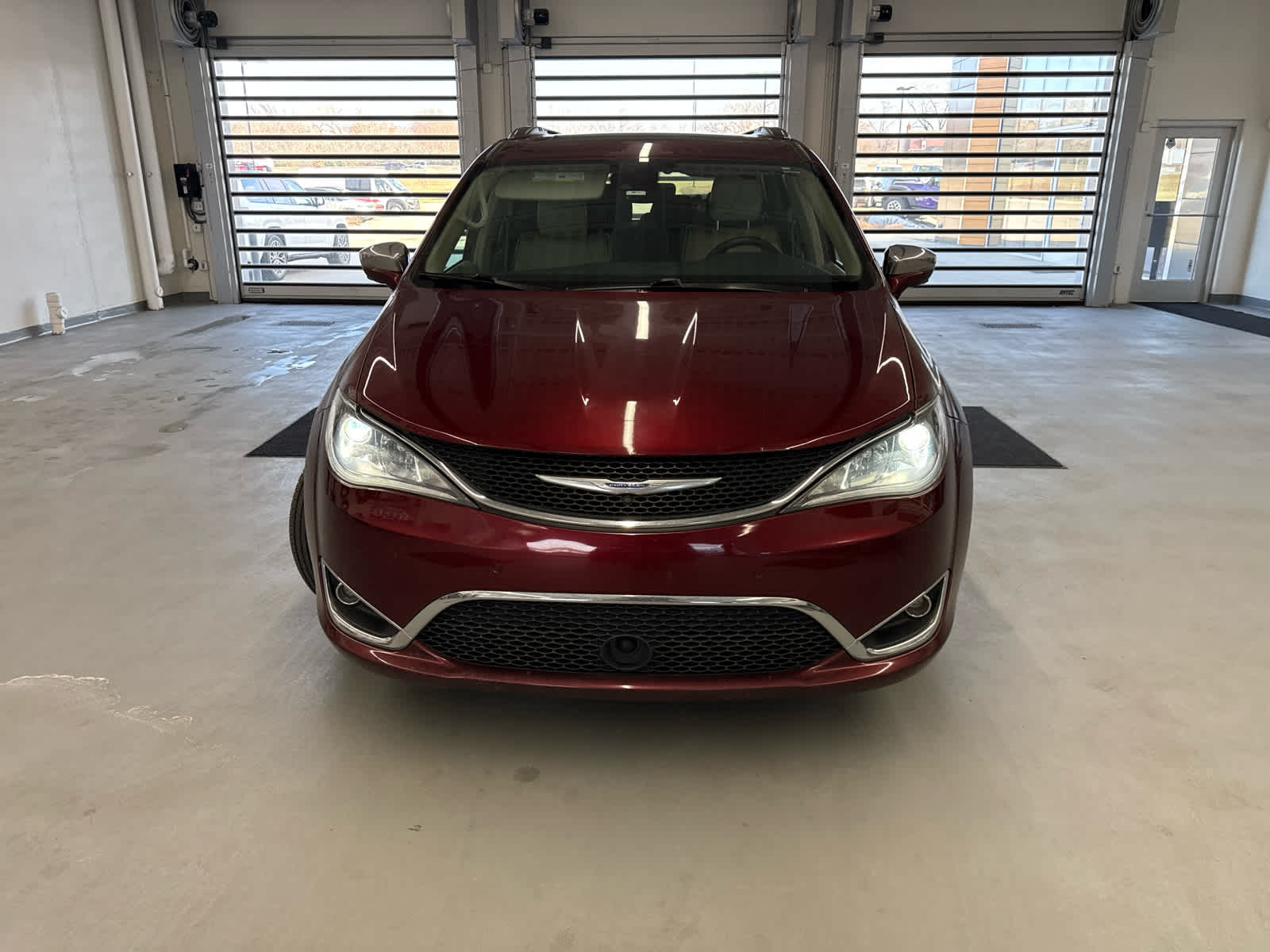 Used 2018 Chrysler Pacifica Limited with VIN 2C4RC1GG8JR104010 for sale in Kansas City