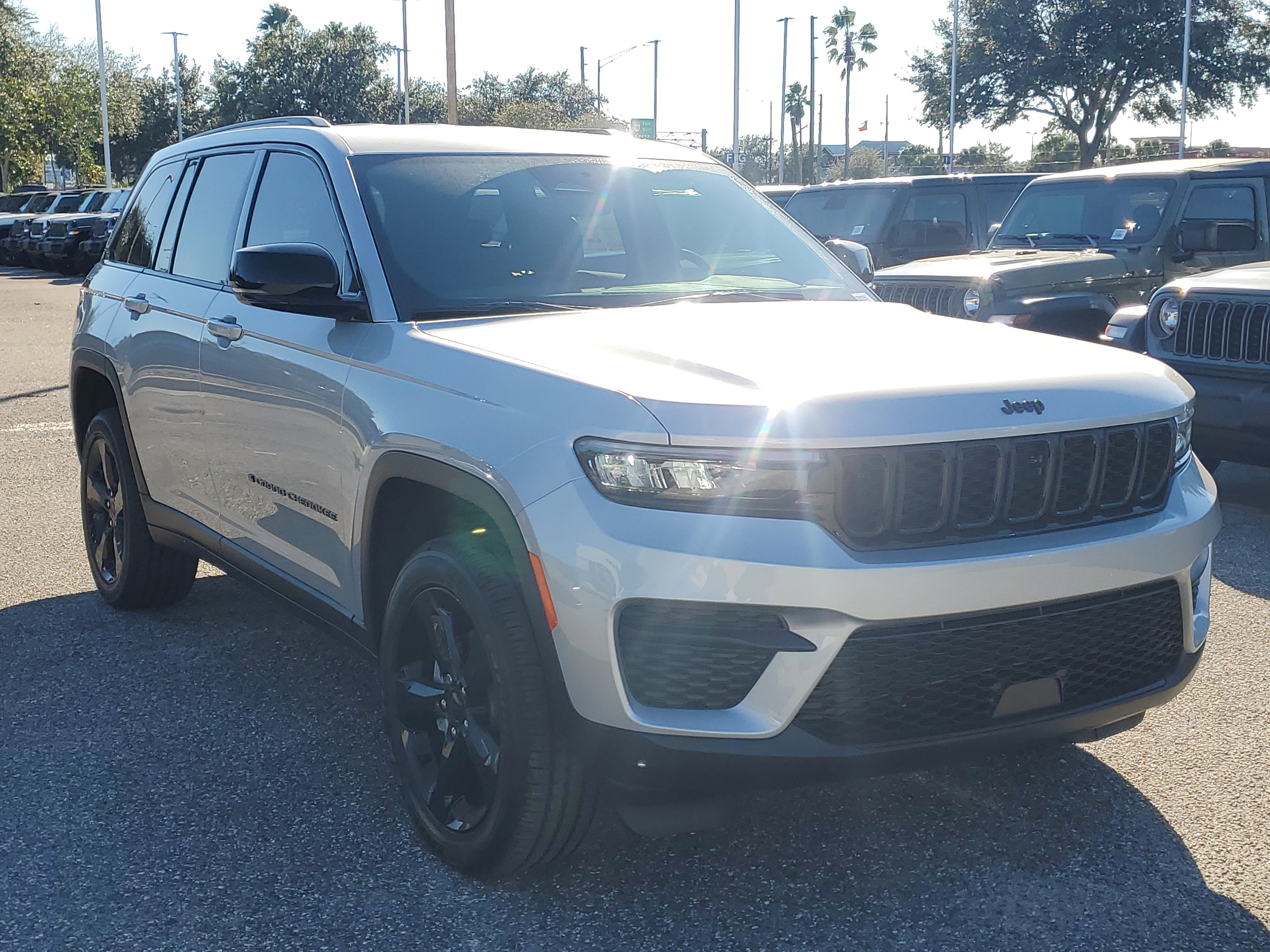 2025 Jeep Grand Cherokee Altitude's photo
